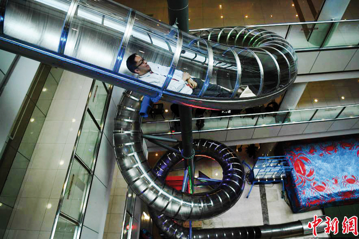 Chinese Mall Replaces Elevator With Slide Elevatori Magazine