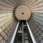 L’ascensore nel suo ‘habitat’: una storia ideale
